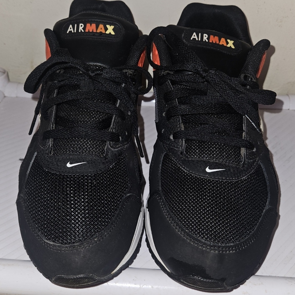 Nike Men Black Airmax IVO "Crimson"